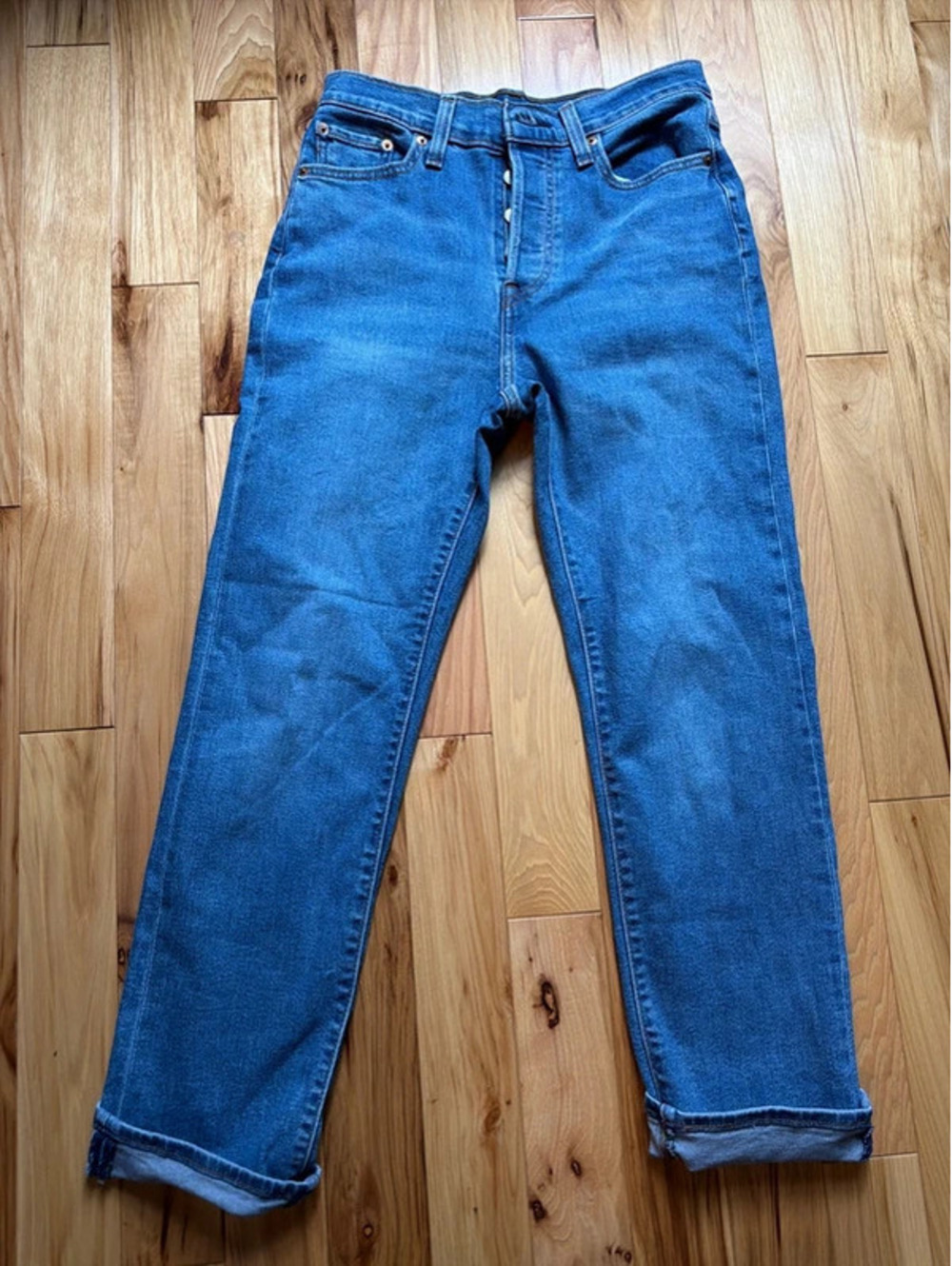 Levi’s wedgie straight jeans! Sz 28